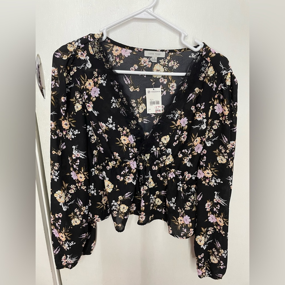 NWT VERSONA FLORAL LONG SLEEVE TOP